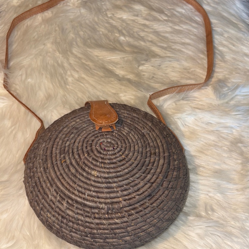 Elegant Woven Crossbody Bag
